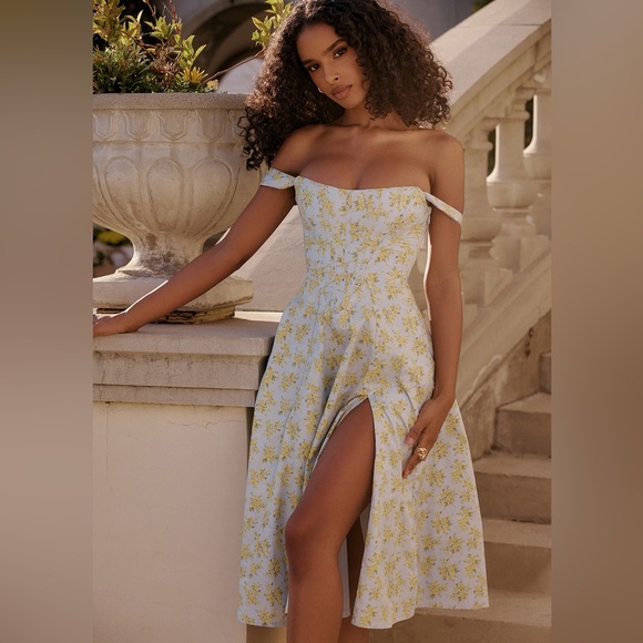 House of CB Dresses & Skirts - House of CB Saira Blue Vintage Floral M - NWT